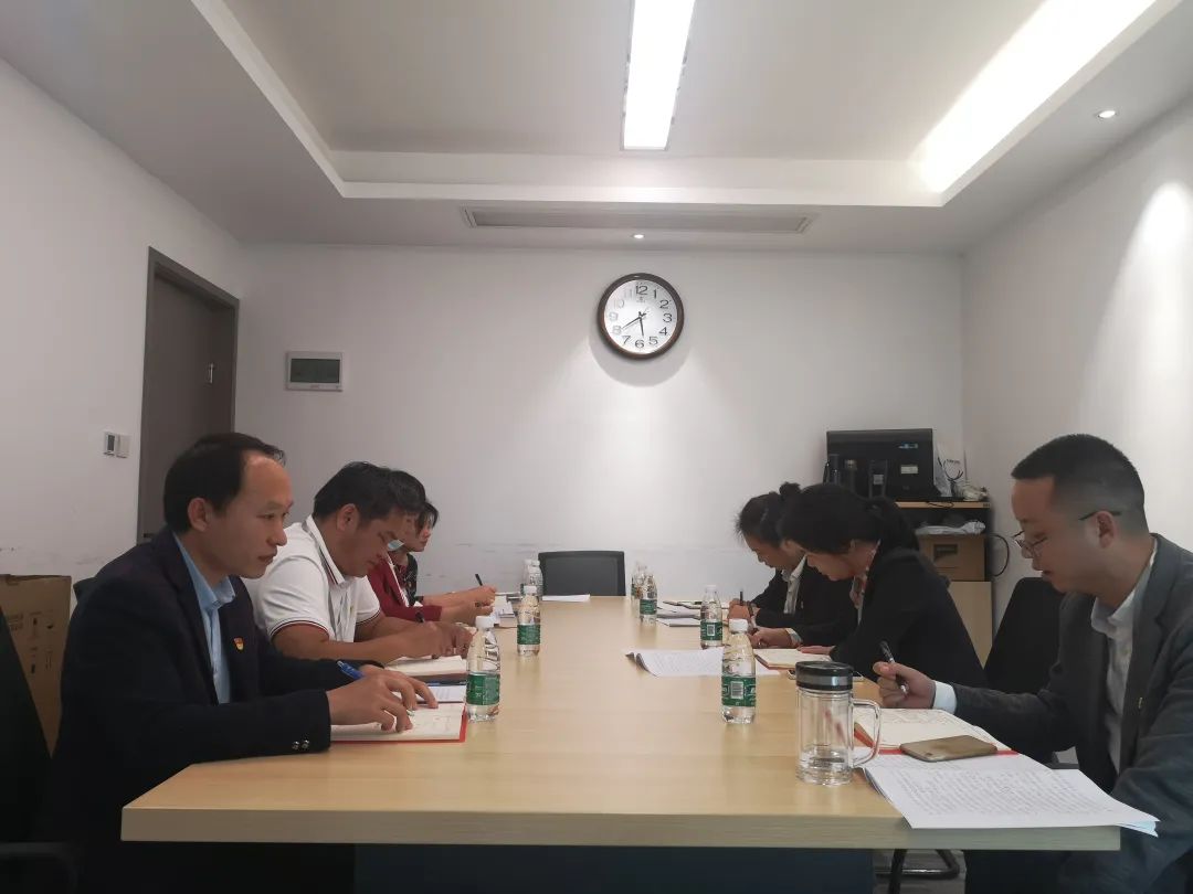 文明登山健康行，志愿服務(wù)護環(huán)境——依愛消防開展“學(xué)雷鋒日”主題活動